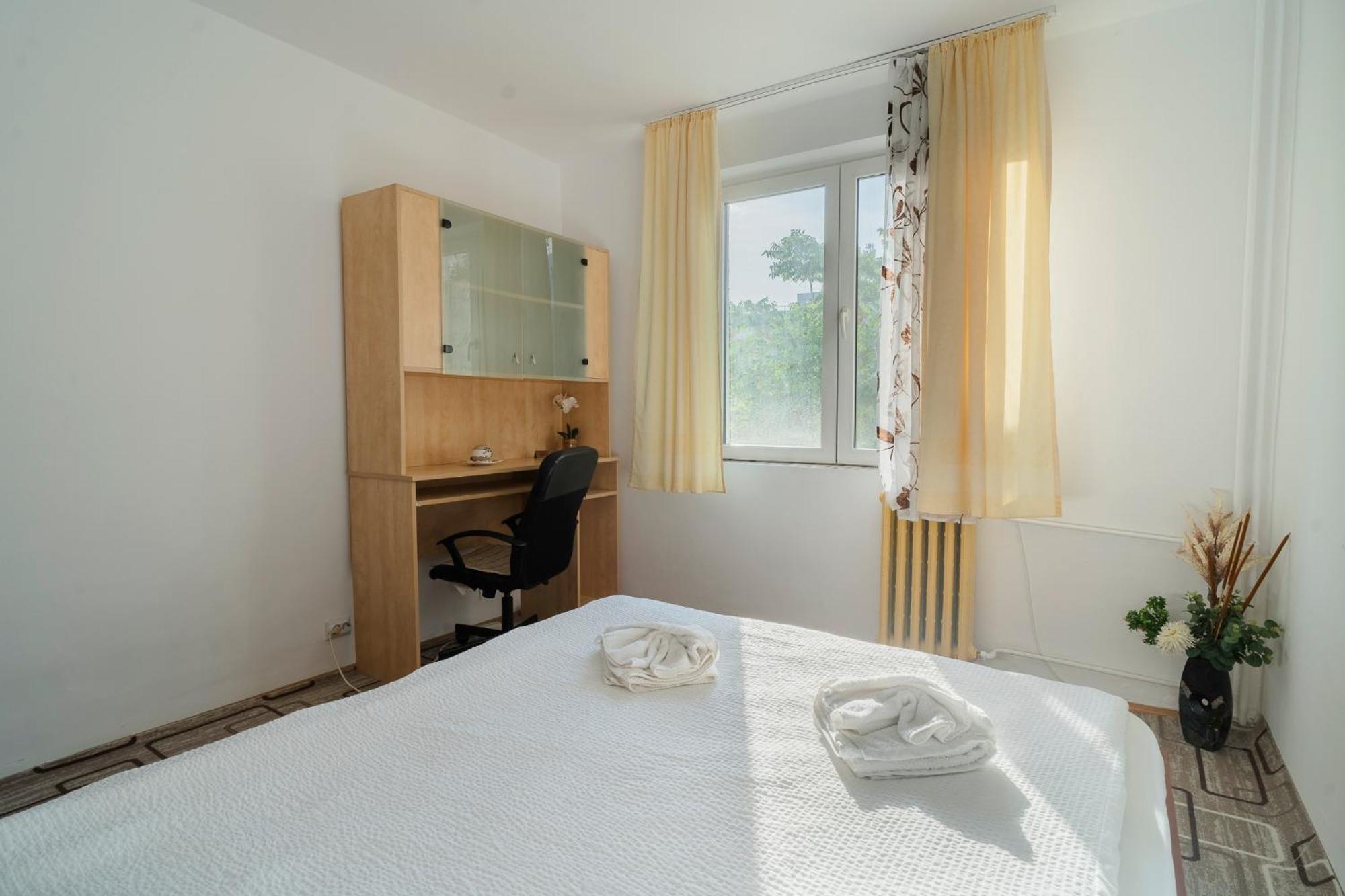 Rustic & Spacious 3Br Apartment Bucharest Exterior photo
