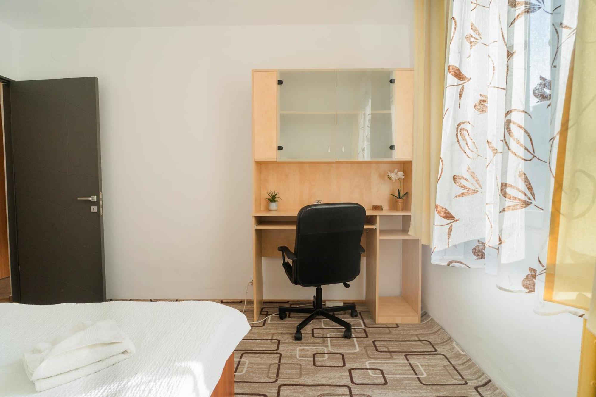 Rustic & Spacious 3Br Apartment Bucharest Exterior photo