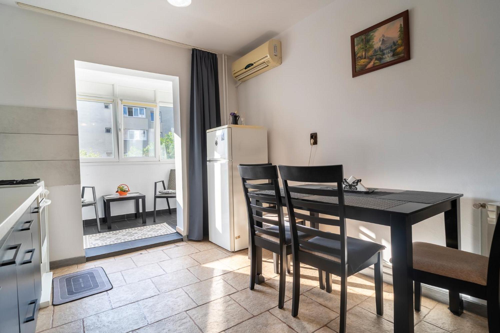 Rustic & Spacious 3Br Apartment Bucharest Exterior photo